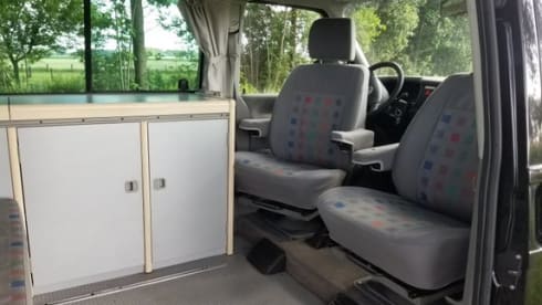 Black Pearl – Go on an unforgettable road trip with this luxury VW T4 Westfalia