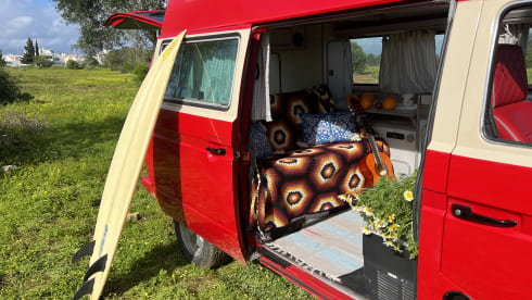 Vermelho  – Rent a Campervan Blue CLassics ‘s Volkswagen T3  red