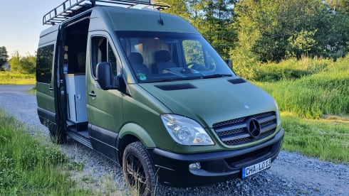 CHALO – Self-built camper with great attention to detail