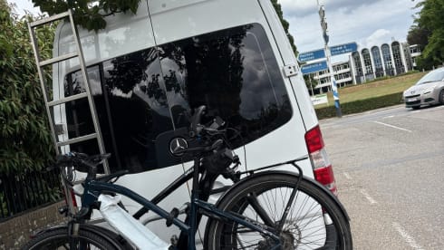 StoryBus  – 2p Mercedes Sprinter off grid buscamper