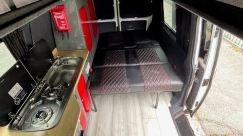 Reddy – VW Transporter MANUAL Pop Top 4 Berth