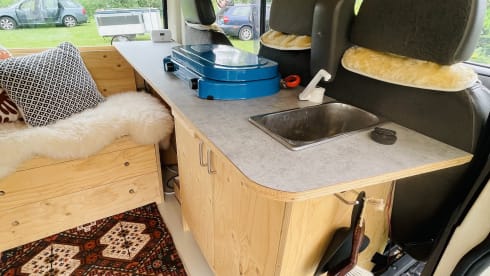 Betsy – Bus camper with long double bed!