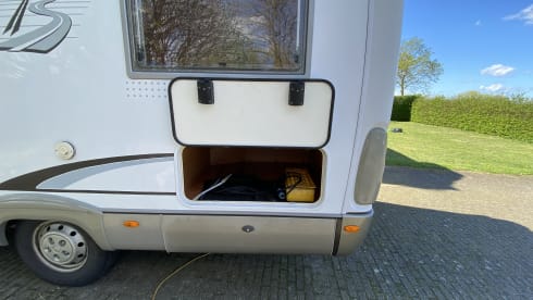 Heerlijke gezinscamper! – 4p Bürstner integrated uit 2007
