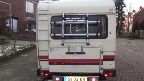Nostalgic Oldtimer on LPG, 2/4p, fixed bed, roof racks.