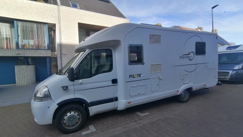 Ruime aangename camper 2pers – 2p Pilote semi-integrated from 2007