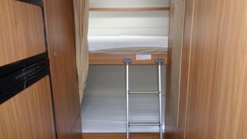 Camper for 6 people, bunk bed / CF6