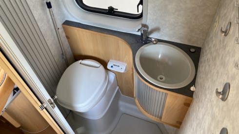 Adria twin – Tough modern bus camper