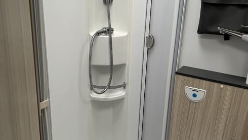 Jimmy – Super camper with lifting bed and length beds