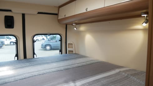 Sun Living Flexo 6.40 , 2 sleeping 4 seats, length beds, air conditioning!!