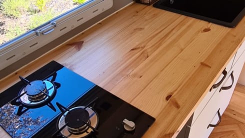 Burnie – Modern family camper 6 person alcove