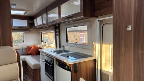 Charlie  –  Charlie Luxurious and modern 5 berth Roller Team