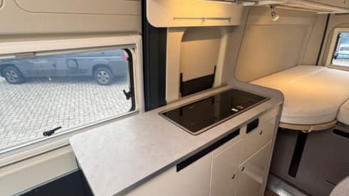 Hymer bus camper with WiFi, solar panel and length beds (2022)