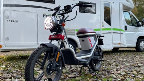 4p 2018 McLouis 473g Carat semi-integrated with pull-down bed