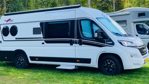 Almost new Malibu bus camper from 2020 with wifi