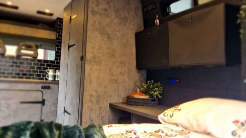 SKYE – OFF-GRID 2 berth Shower Kitchen Heating - bedding included - Campervan