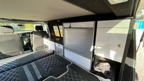YR71KTO NOMAD LONDON – 4 Berth Nomad Camper LONDON - ROMFORD