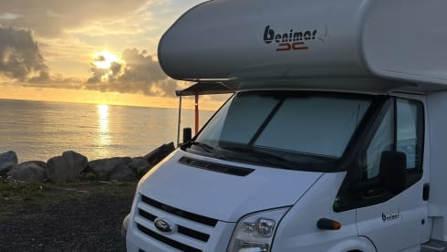 Bennie – Benimar Alcove camper - 5 persons - family camper 