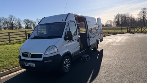 Marge – Campervan met 3 slaapplaatsen, volledig zelfvoorzienend. 