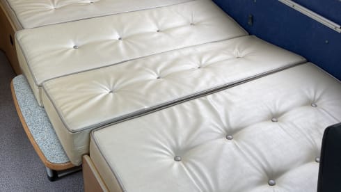 Comfortable 4p Dethleffs camper - 2001