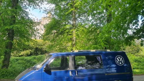 Valerie – 3 berth Volkswagen campervan from 1995