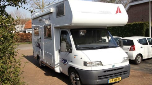 Pèpè – Very neat and spacious camper