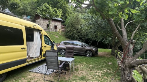 Banana – 2p Ford campervan uit 2018