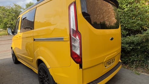 Bumble – Bumble the 4 birth campervan