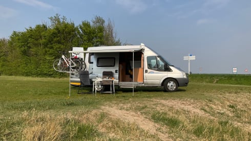 Dame Fortuna – Compact Ford camper van