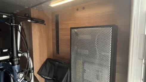 4p Carthago integrated, kan mèt gesloten trailer en scooter