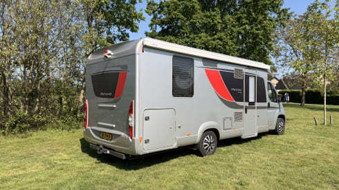 Burstner Nexxo T740 – 3p Bürstner semi-integrated uit 2015