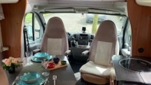 Thuismobiel – 4p Adria Mobil integrated uit 2010