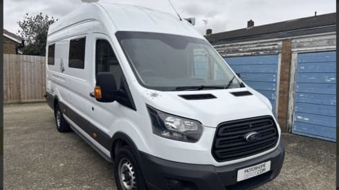 Camper – Ford bus met 3 slaapplaatsen uit 2019
