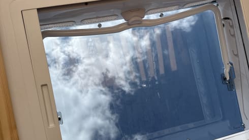 Sandy – Sandy The 3 Berth Cosy Campervan