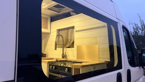 Dolly – 3p Peugeot bus uit 2013