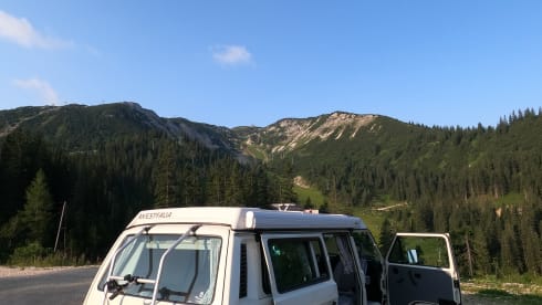 Vanlife in a vintage Bully VW T3 in top condition and top equipment