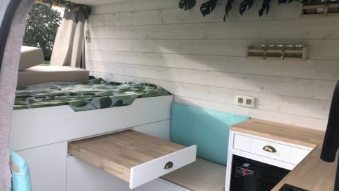 Sunny ☀️ – Off grid Ford bus