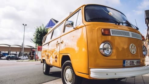 DEVON – rent an original hippie bus from 1976!