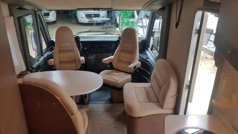 Adriatik – 4p Adria Mobil integrated uit 2007