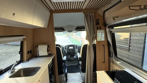 Crazy camper – 2p Mercedes-Benz bus uit 2017