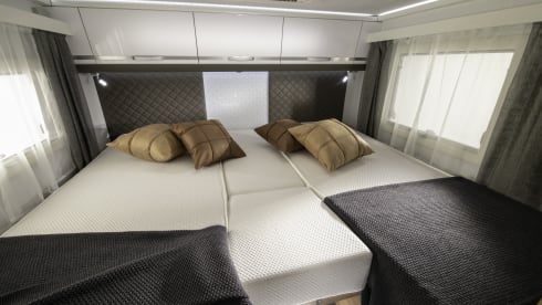 5p Adria Mobil semi-integrated from 2023 - Free transfer from/to the airport