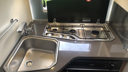 Luxury 5-person camper