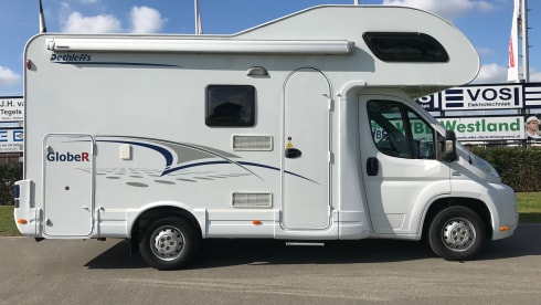 Complete & Compact 6-person camper with bunk bed (Luxury)