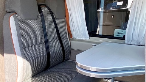 Amazone – Charming 2 person Citroen Jumper Bus camper