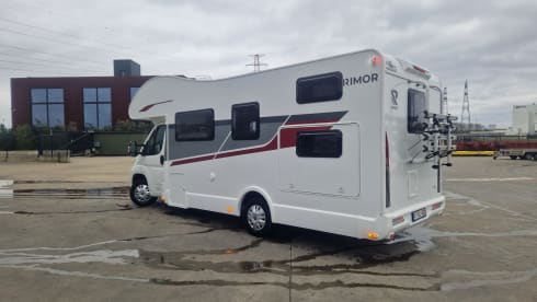Krokodil – Ideal holiday with this spacious and cozy family camper!