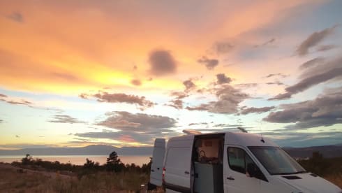 Very complete MB Sprinter 2p off-grid 
