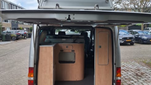 Bibi – Kitesurf bus undercover