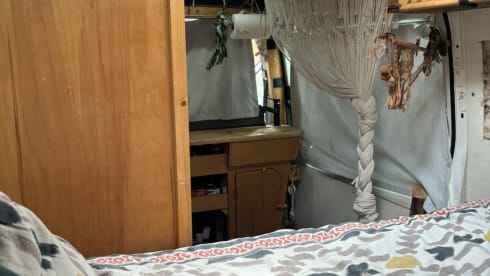 Spacious campervan - kitchen & shower - Fully off grid