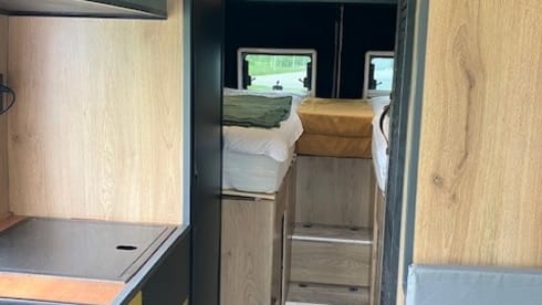 Heunie 1 – Beautiful camper van from 2017 with 2 lengthways beds