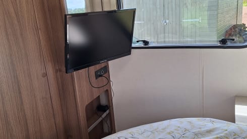 Hamish – Hamish - Scottish Luxury - Spacious 4 Berth Renault Luna 2018