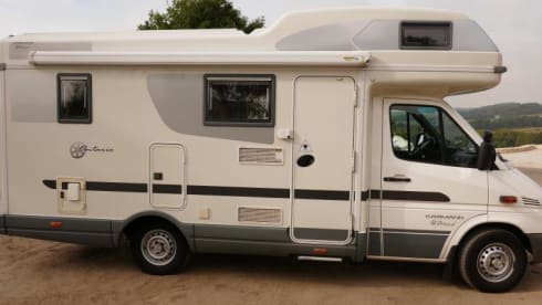 Mercedes Karmann Ontario - practical family camper